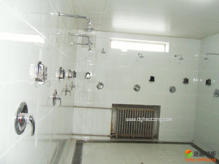 �|ݸ�е�һ�ЌW̫��ܟ�ˮ����ϵ�y(t��ng)ԡ�Ұ��b�����D1