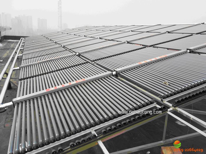 �|ݸ�е�һ�ЌW̫��ܟ�ˮ����ϵ�y(t��ng)�Ϙ�̫��ܼ��������b�D